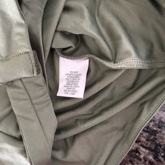 Crave Fame Women's green Mock Turtleneck Sleeveless Bodysuit Size XS - Picture 8 of 8